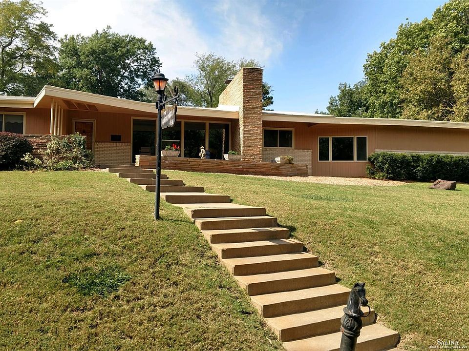 1st image of 116 W Lake Dr