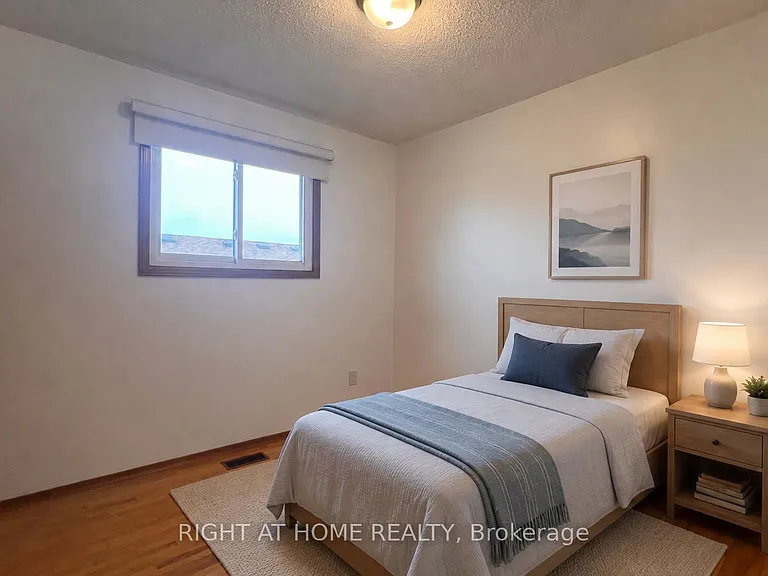 39 Lisgar Ct #UPPER — Photo 15