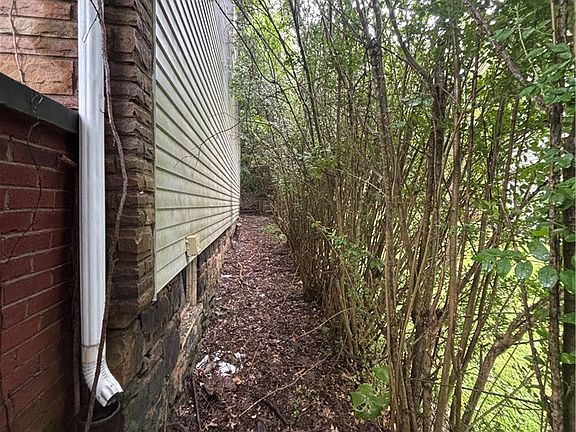 2nd image of 1134 Fabyan St
