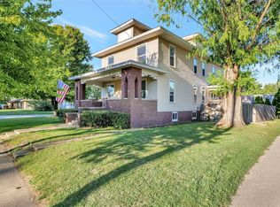 400 S 6th St, Mattoon, IL