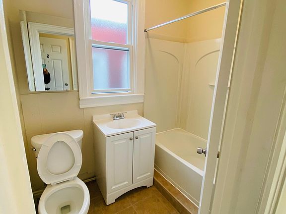 2nd image of 35 Altonwood Pl APT 7