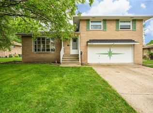 5660 Rangeview Dr, Seven Hills, OH 44131