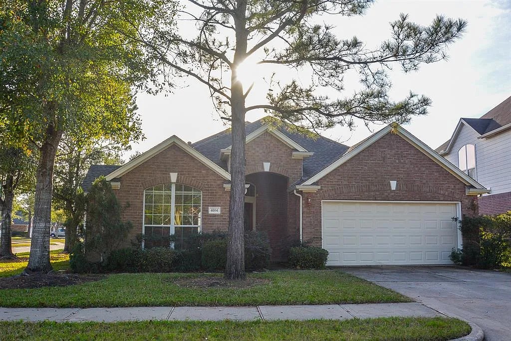 4 bed, 2345 sqft, $2,300 — Photo 1