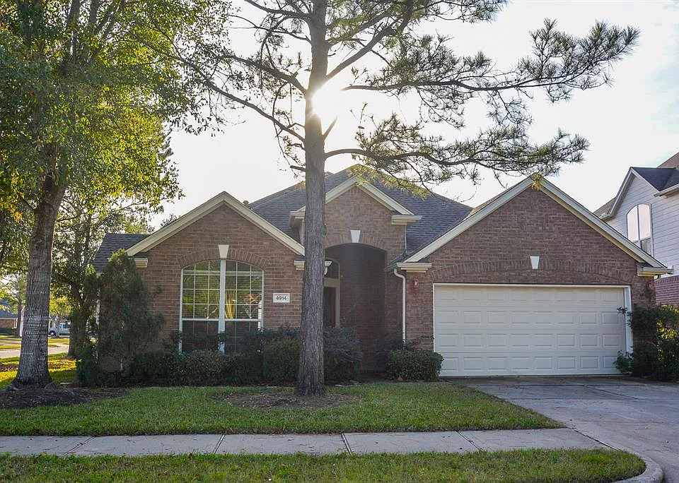 4914 Surrey Park Cir
