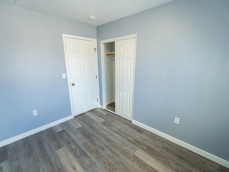 10374 Long Beach Blvd #H — Photo 12