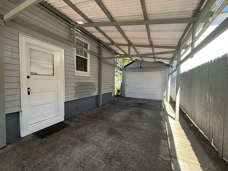 2417 N Rosa Parks Way — Photo 44