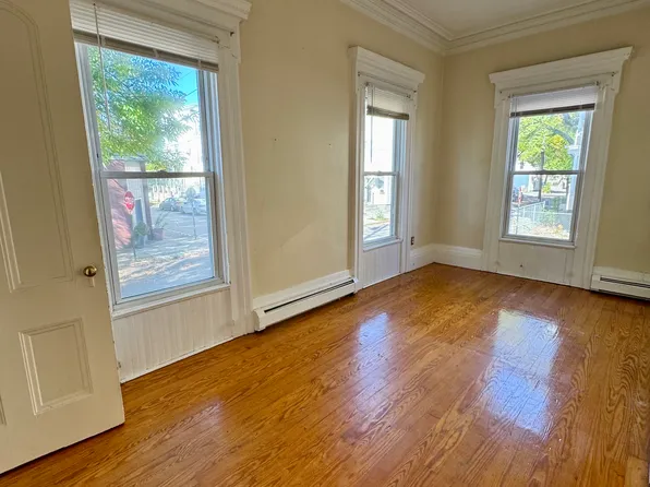 123 Almy St #1F, Providence, RI 02909