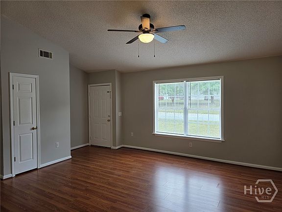 3rd image of 200 Deer Rd