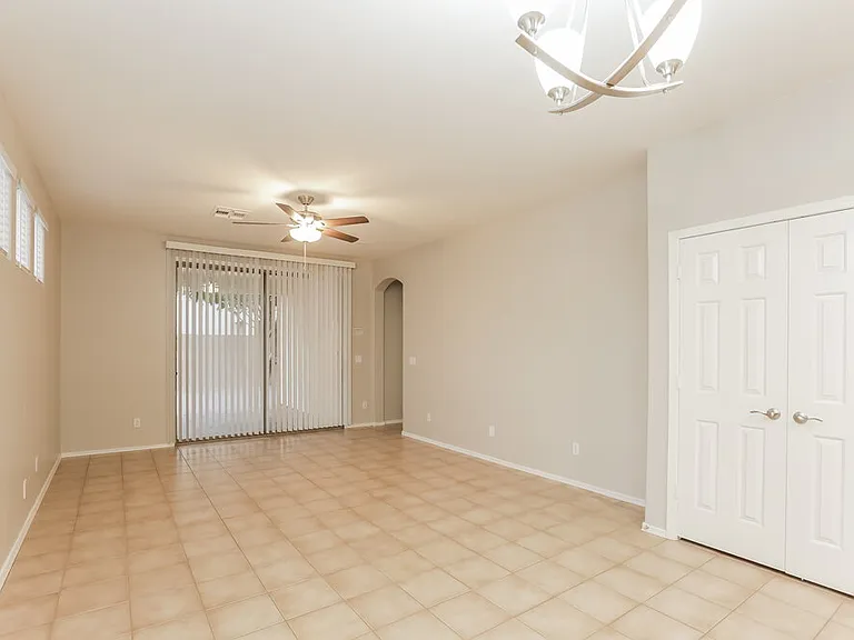 6842 S 26th Pl — Photo 5