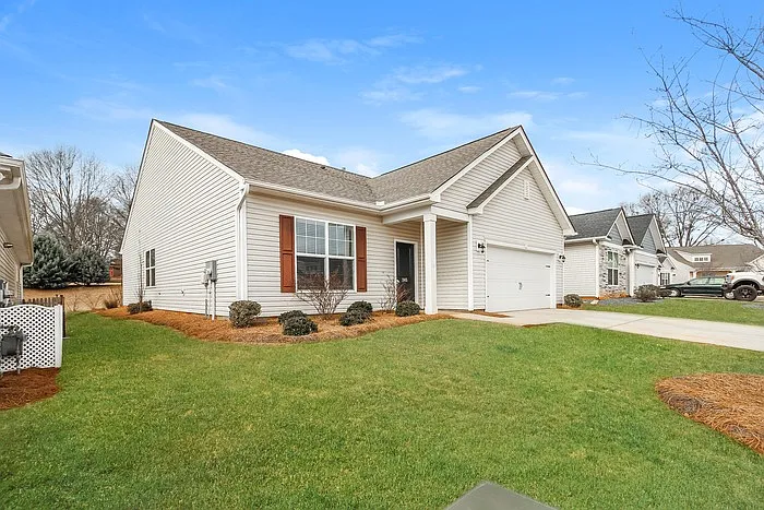 3 bed, 2.0 bath, 1746 sqft, $1,775 — Photo 2