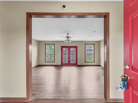 3rd image of 532 Brentwood Cir