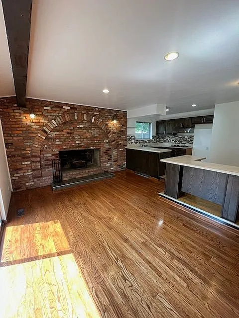 3 bed, 4.0 bath, 1400 sqft, $2,200 — Photo 2