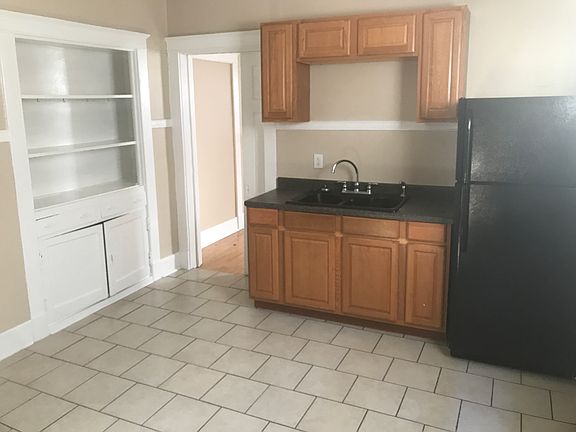 5th image of 1720 Port St