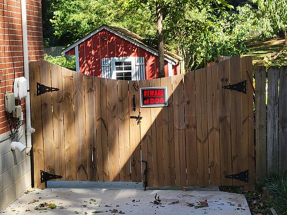 Secure backyard -- 6' privacy fence with lockable double-wide entry gate.