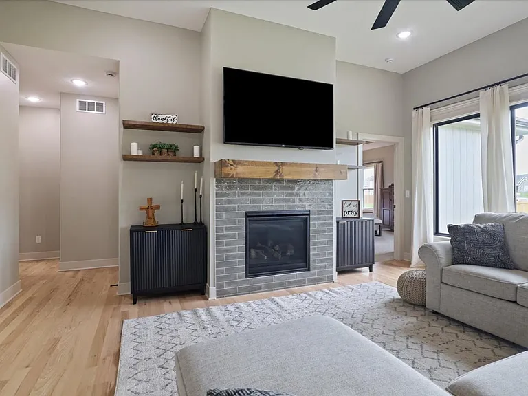2210 Piedmont Pl — Photo 4