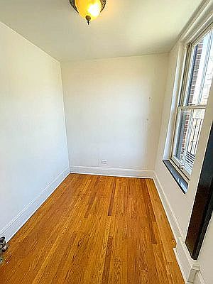 5th image of 220 Waverly Pl APT 8