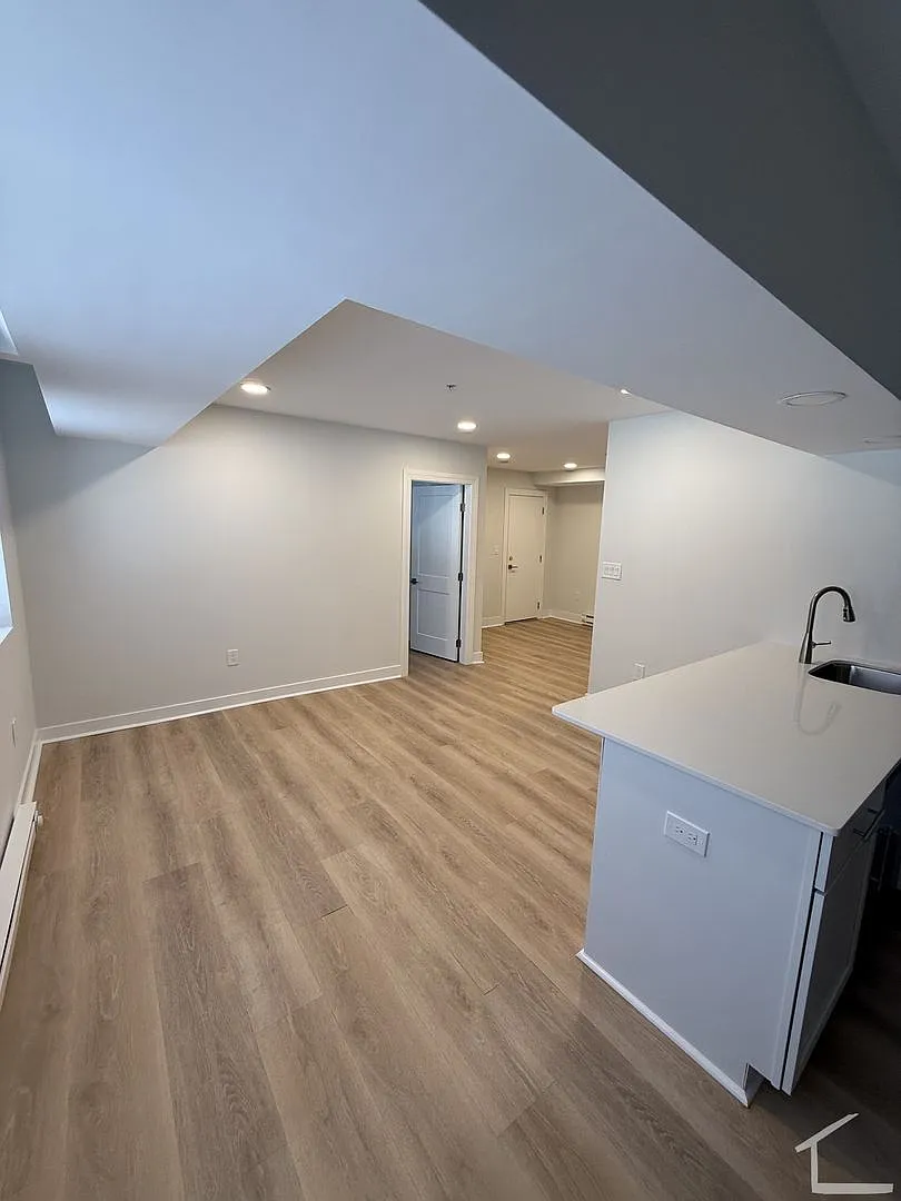 Check out this renovated 1.5 bed In Fenway! — Photo 4