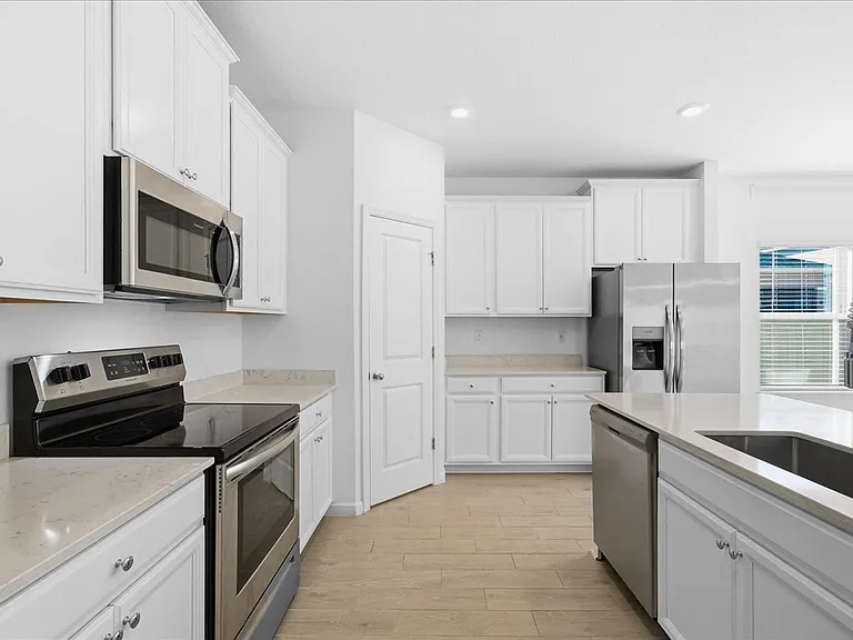 100 Lake Sinclair St — Photo 12