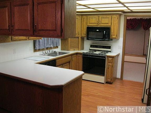 3rd image of 8867 Kilbirnie Terrace