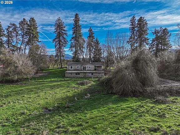 2nd image of 2739 Wyeast Rd