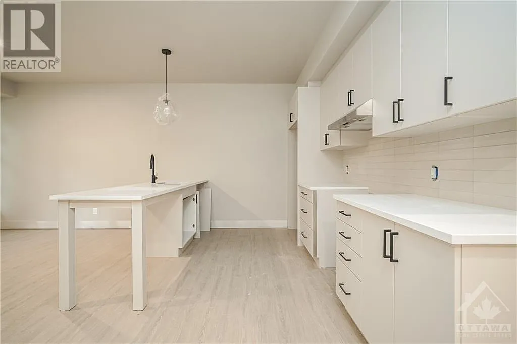 2 bed, 795 sqft, $2,600 — Photo 2