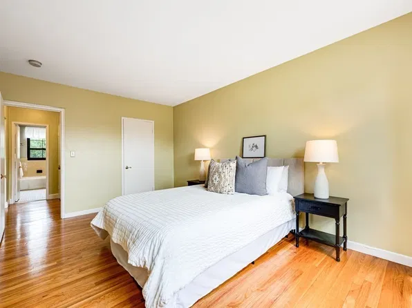 55 Harvard Ave APT 6, Brookline, MA 02446