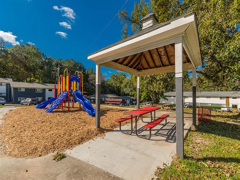 Balfour East Lake — Photo 5