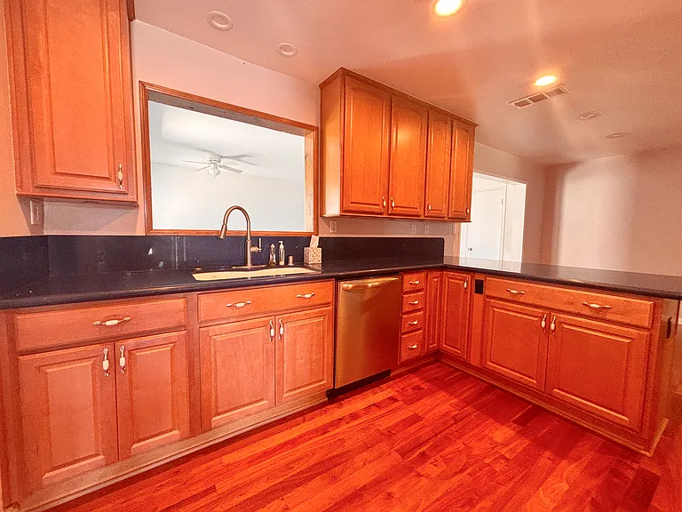 16542 Fountain Ln — Photo 17