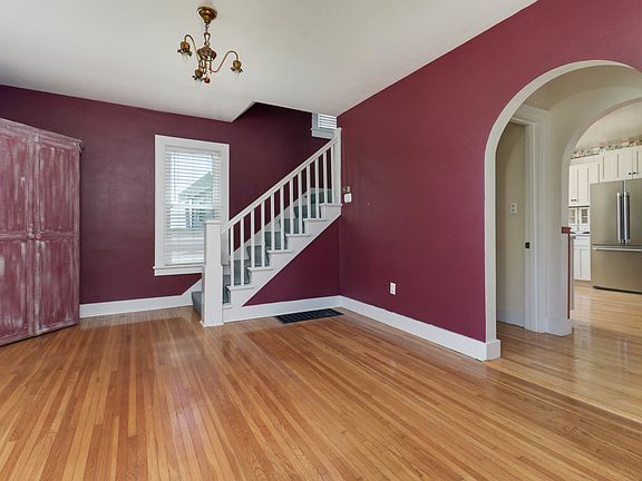 3rd image of 409 Woodrig Rd