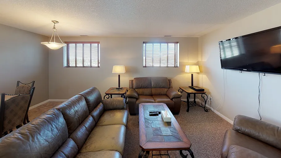 122 Brewster Dr — Photo 3
