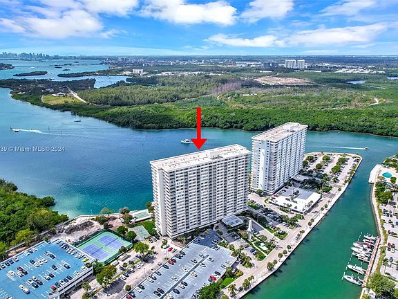 4th image of 300 Bayview Dr APT 614