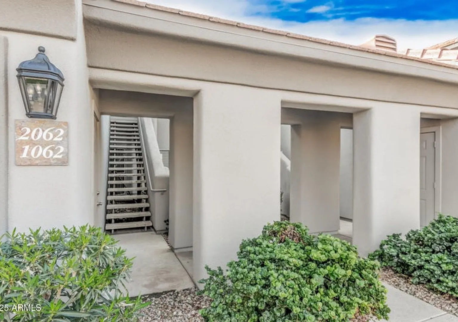 7401 W Arrowhead Clubhouse Dr #2062 - 2 Bed, 2 Bath, Gated Community — Photo 2
