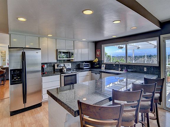 4th image of 5761 Desert View Dr