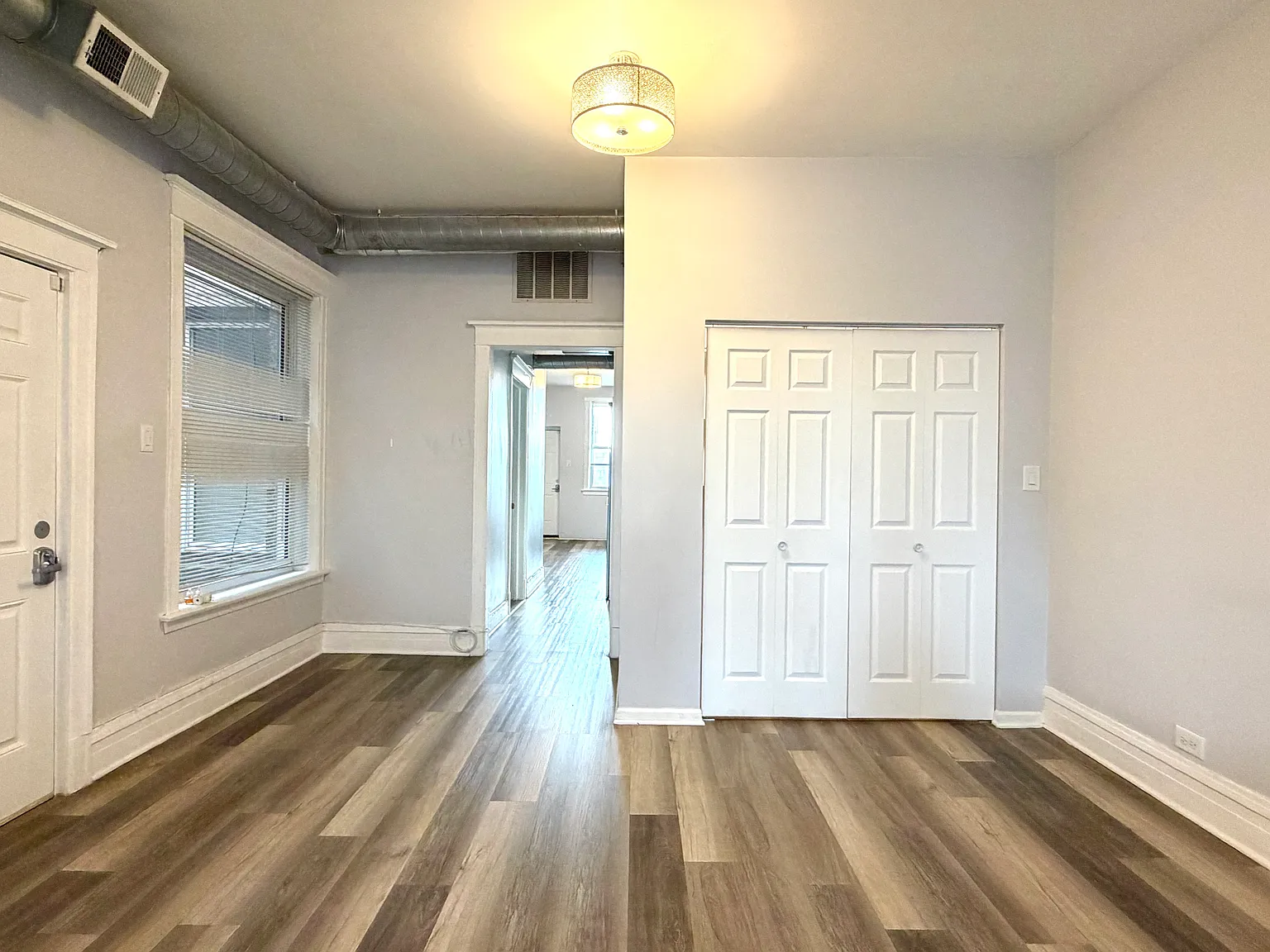 3 bed, 1200 sqft, $2,390 — Photo 4