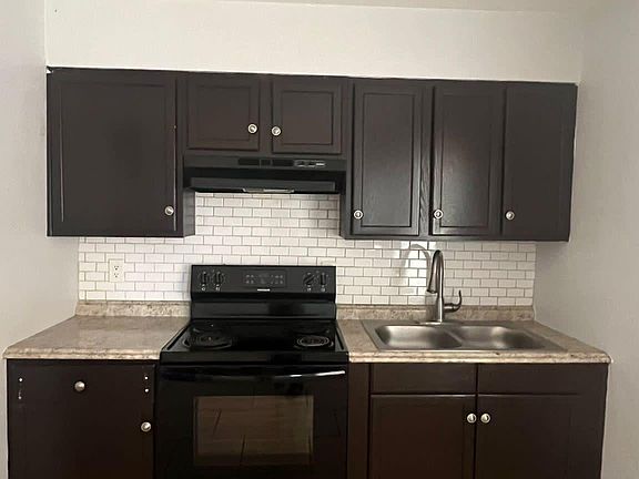 4th image of 1636 W Garfield St #11