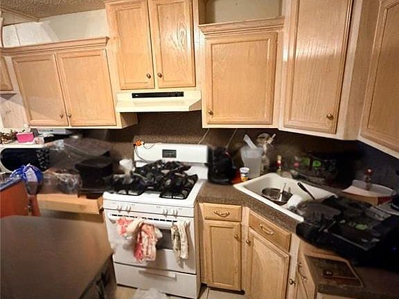 4th image of 155 Velma St