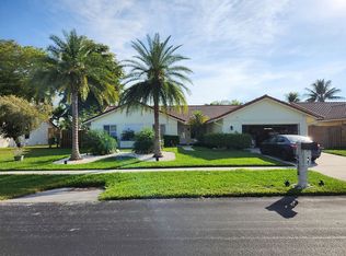 6820 W Wedgewood Ave, Davie, FL 33331