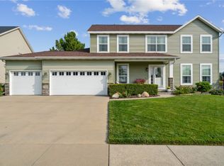 7410 Sandhurst Dr NW, Cedar Rapids, IA 52405