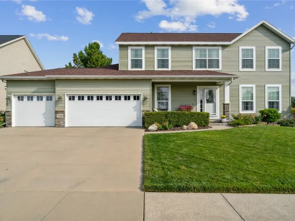 7410 Sandhurst Dr NW, Cedar Rapids, IA 52405