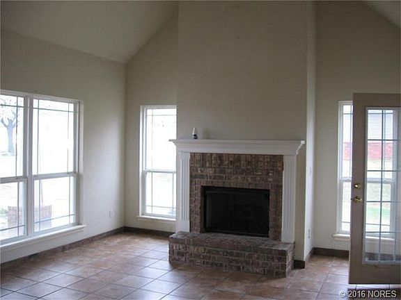 2nd image of 221 Sequoyah St