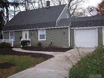 1st image of 4 Dogwood Ln