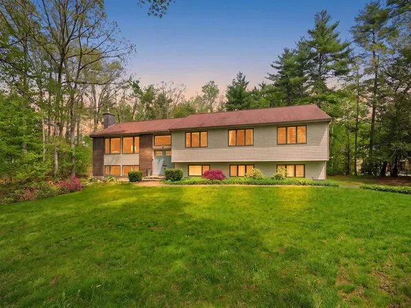 10 Kirsten's Landing, Fremont, NH 03044