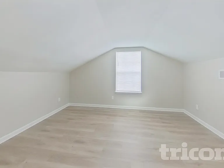 1105 Glendevon Cir — Photo 13