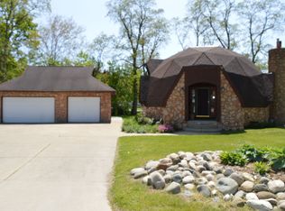 282 Union Lake Rd, White Lake, MI 48386