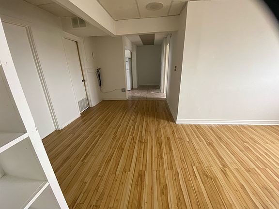 2nd image of 146 Queen St E #2