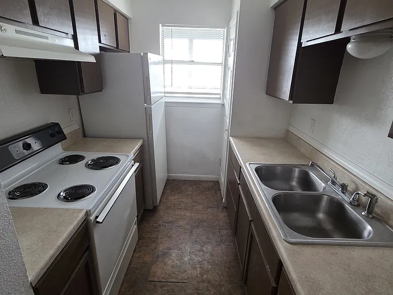 601 Harbour Ave #201 — Photo 12