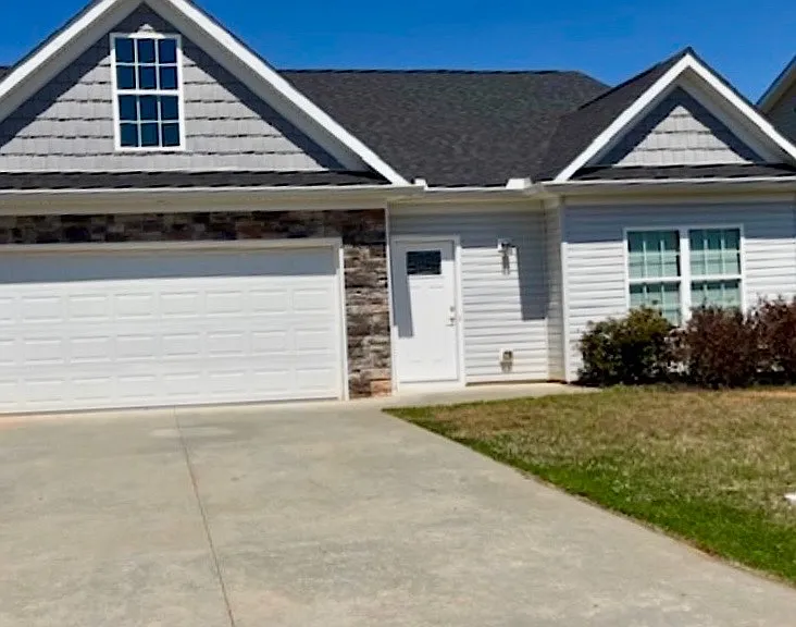 397 Highland Pointe Dr — Photo 2