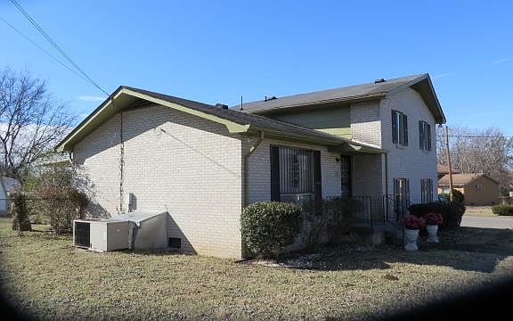 3rd image of 3805 Cravath Dr