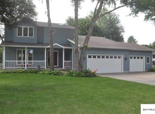 11 Field Rd, Mason City, IA 50401