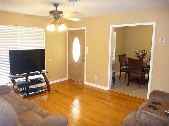 5th image of 109 Mimosa St